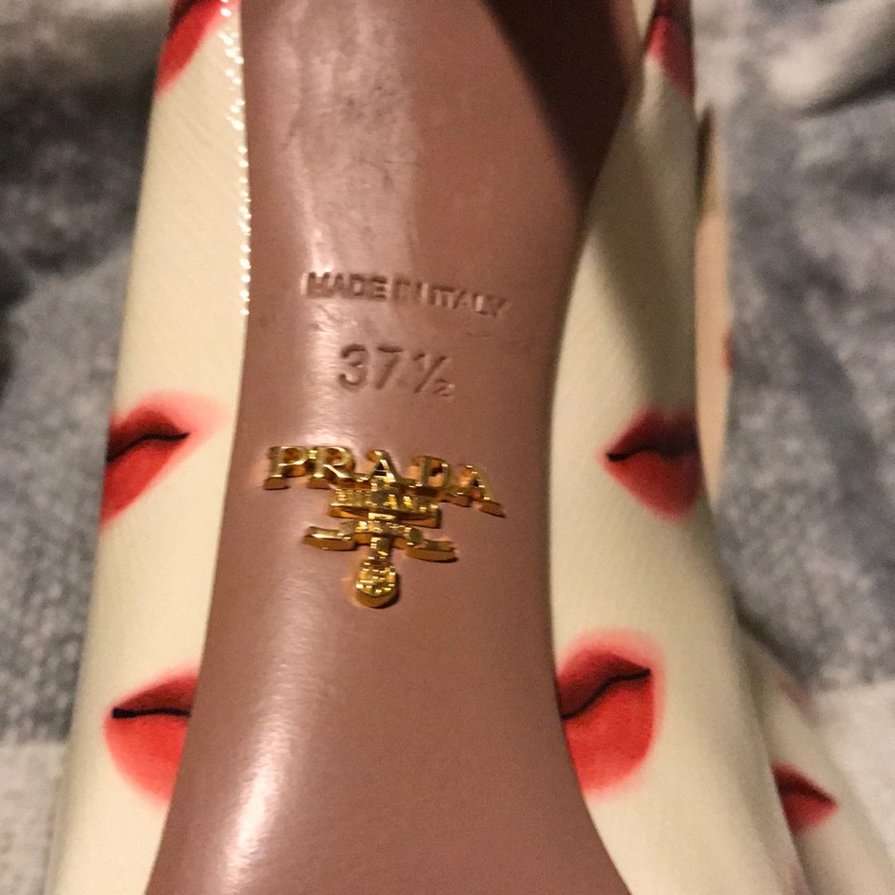 Prada 👄 - Picture 4 of 5